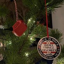 Laden Sie das Bild in den Galerie-Viewer, Benzinkanister-Ornament
