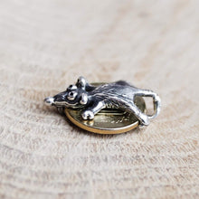 Laden Sie das Bild in den Galerie-Viewer, Maus-Charm-Talisman | Schützen Sie Ihr Vermögen
