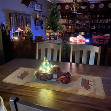 Laden Sie das Bild in den Galerie-Viewer, 🎄Weihnachtsverkauf🔥Roter Bauernhof-LKW Weihnachten Dekorationen
